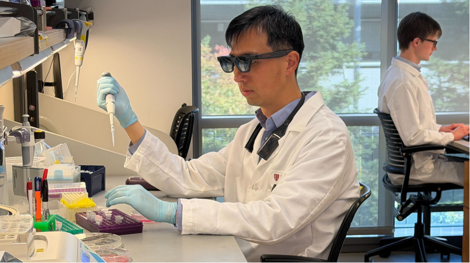 Stanford 醫學院研究人員配戴 AR 眼鏡進行實驗室研究，應用 NVIDIA XR AI 平台